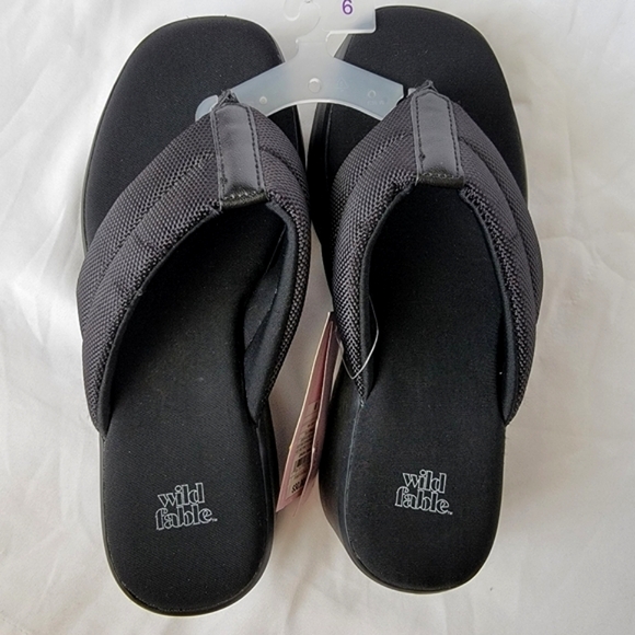 Wild Fable Angela Platform Flip Flop Sandals | Black - Picture 2 of 9